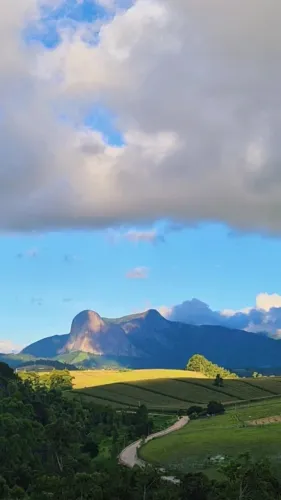 Vendo duas chácaras com vista maravilhosa para pedra azul e forno grande na região de pedr