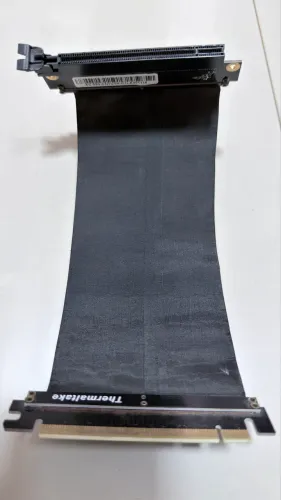 Cabo Riser PCIe x16 Thermaltake - Extensor para Placa de Vídeo Vertical