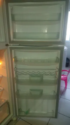 Vendo geladeira Consul em ótimo estado,super conservada e funcionando perfeitamente!