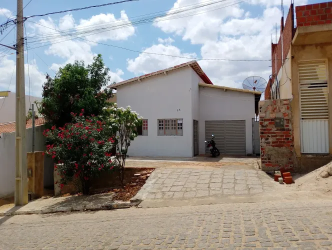 Casa a venda no bairro JK em Picuí 