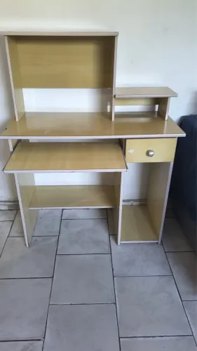 Mesa escrivaninha com gaveta
