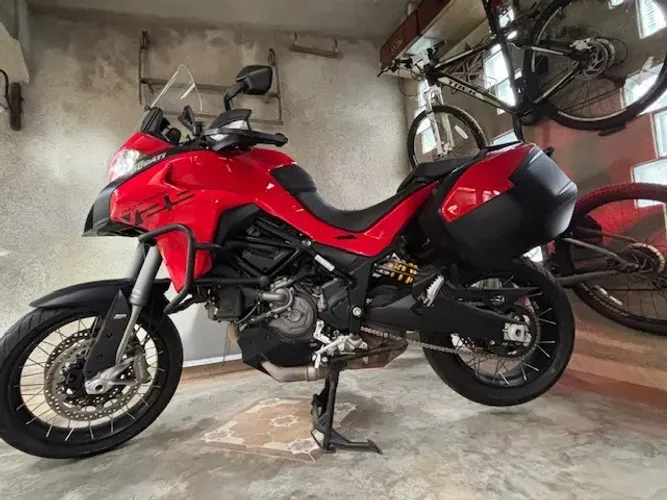 Ducati Multistrada V2S 950cc em excelente estado. Semi-nova. Unica dona