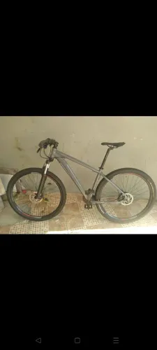 Bicicleta aro 29 freio a óleo revisão em dia peneo novos