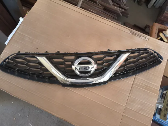 Grade frontal Nissan march original