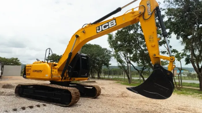 Escavadeira 22 toneladas - JCB JS220 - ANO 2024 IMPECÁVEL