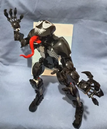 LEGO Set 76230, Venom, com manual, aparentemente faltando 2 peças pequenas