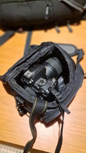 Nikon D3000 lente 18-55m 38k cliques
