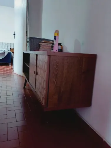 Vendo um armário e um rak usado mas bem conservado