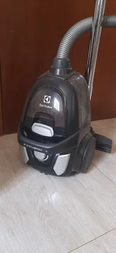 Aspirador de Pó Eletrolux Easy Box 127V