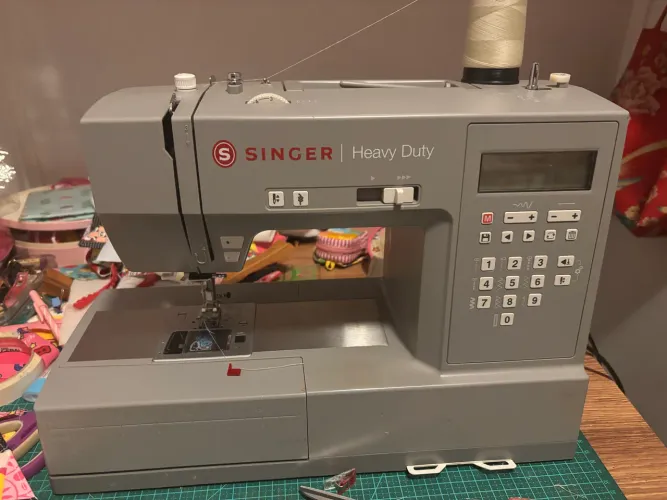 Maquina de costura doméstica singer HD 6705