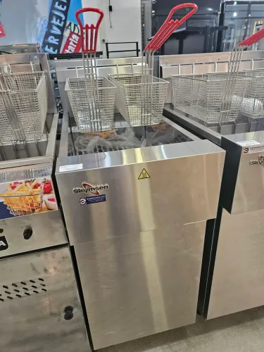 fritadeira industrial a gás 20 litros 90.000 Btus - nova