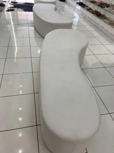 Sofá/ Puff orgânico grande em courino
