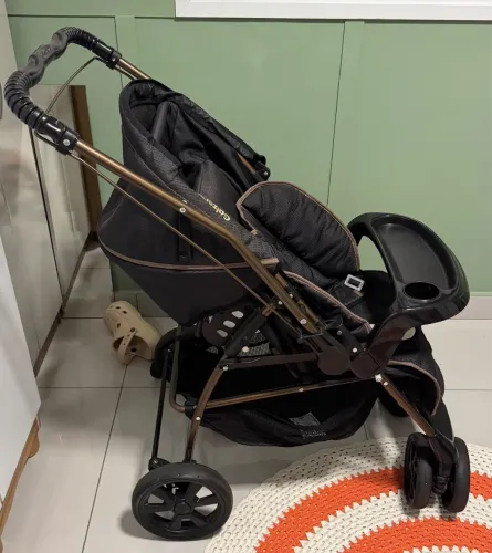 Carrinho e bebê conforto