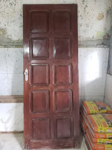 Porta de madeira Maciça 210 × 80 madeira que cupim nao roe
