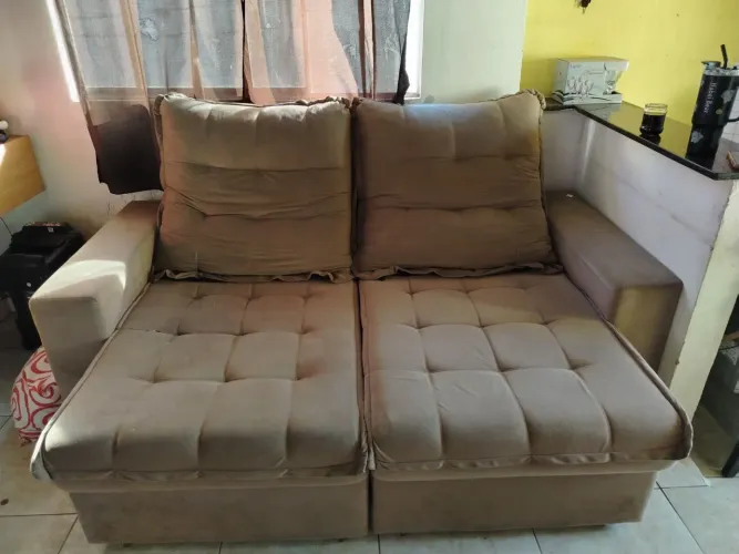 Vende-se guarda roupa e sofá juntos ou separados