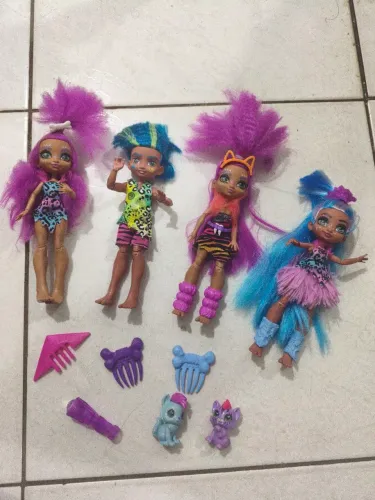 Bonecas colecionáveis Cave Club 2019 muito bom estado usado MATTEL LOTE COM 4