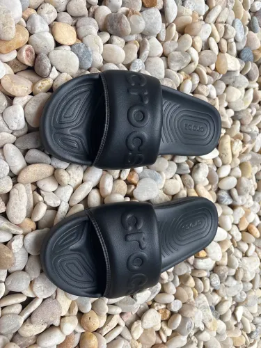 Chinelo preto slide(crocs)