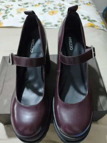 Vendo sandália Arezzo.