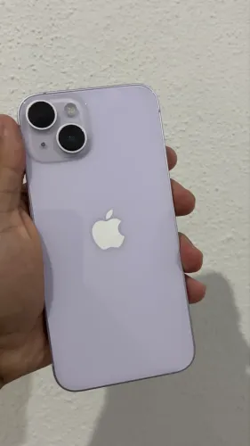 iPhone 14 lilás