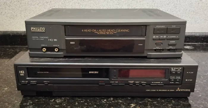 2 Vídeocassete Philco PVC-8400 e Mitsubishi HS-338M