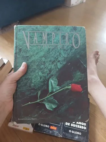 Livro Vampiro a Máscara e idade das Trevas- Devir