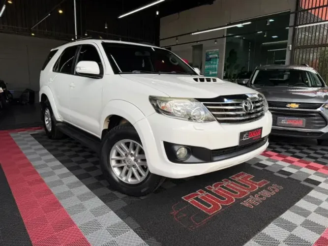 Toyota Hilux SW4 SRV D4-d 4X4 3.0 TDI Dies. AUT 2015