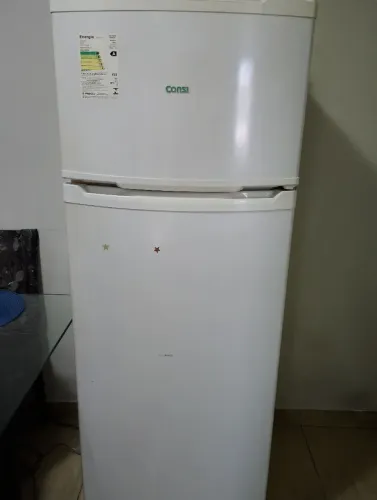 Geladeira Consul duplex degelo automático ligada e funcionando perfeitamente 