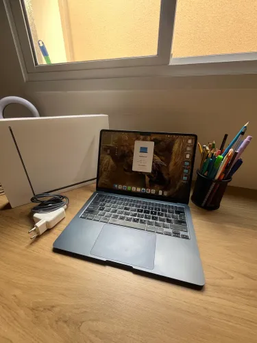 MacBook Air M2 Midnight