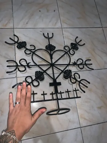 Ferramenta de pombagira; nunca utilizada e nunca fundamentalizada, apenas guardada