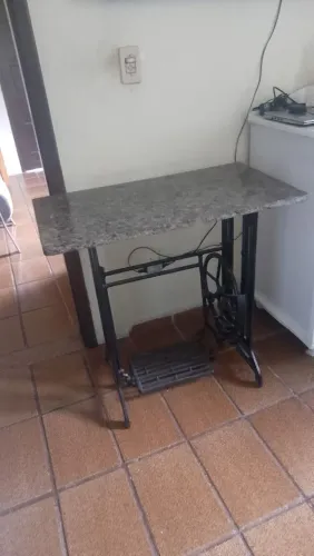 Pé de máquina v/pedra de mármore
