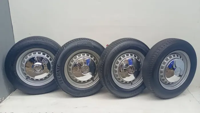 Rodas Fusca Aro 15 Com Calotas Furação 4x130
