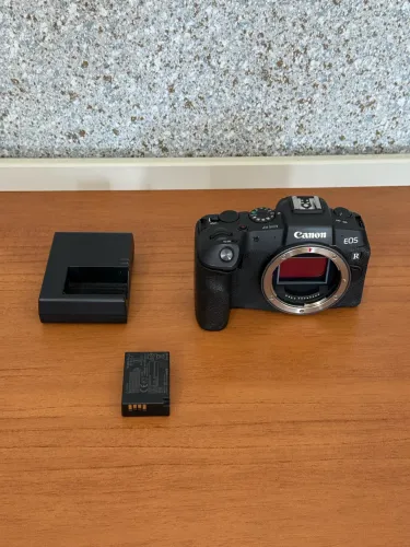 Câmera Canon EOS RP - Corpo + Bateria + Carregador