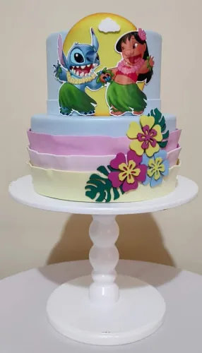 Bolos cenográficos para decoração de festas. R$40,00 cada.