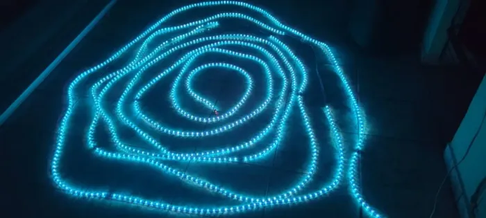 Cordão de luz para iluminação.