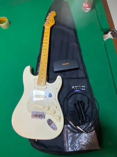 Guitarra PHX com cube baby