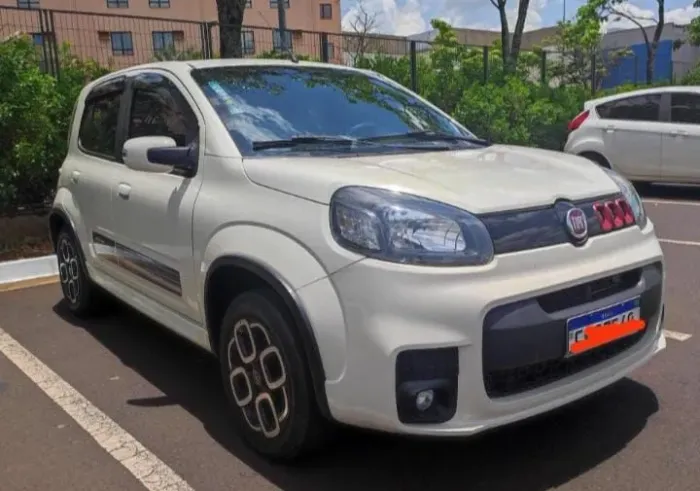 Fiat Uno Sporting 1.4 EVO Fire Flex 8V 4P 2012