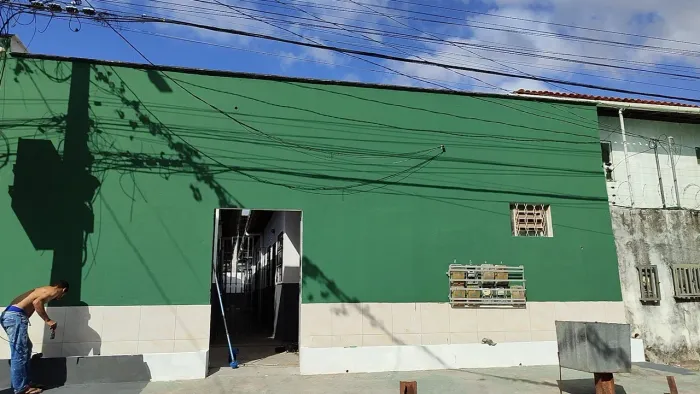alugo kitnet no bairro do são Cristóvão, obs só para mulheres