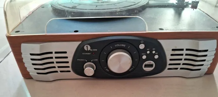 Toca Discos/Vitrola 1byone toca, Grava em mp3, Pendrive USB, Digitalização