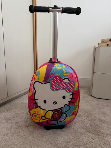 Mala/mochila hello kitty com patinete