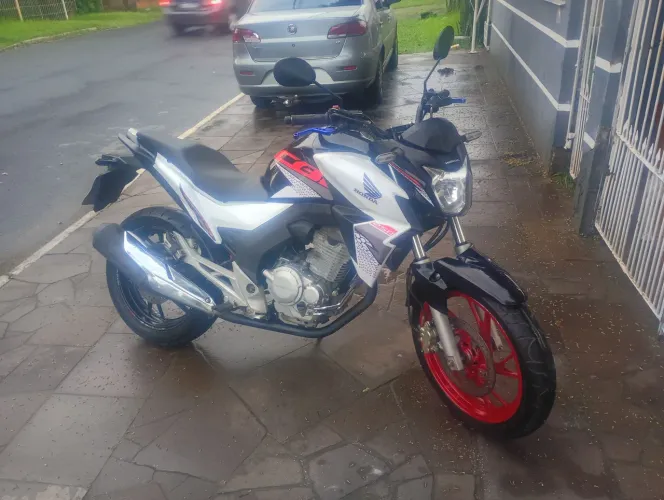 Vendo tutu linda e impossível penus 80 % contato *