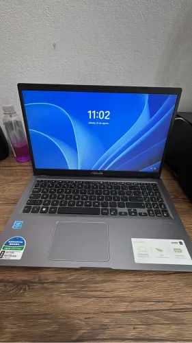 Notebook semi novo