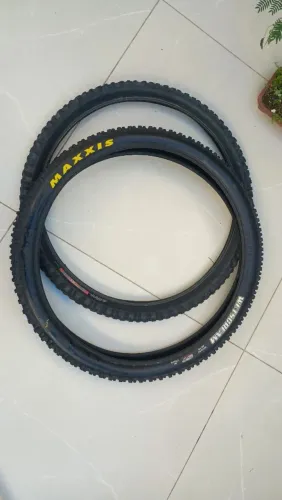 Par de pneu de Downhill Maxxis + Kenda 