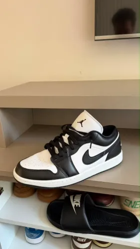 Air Jordan. Tamanho 42