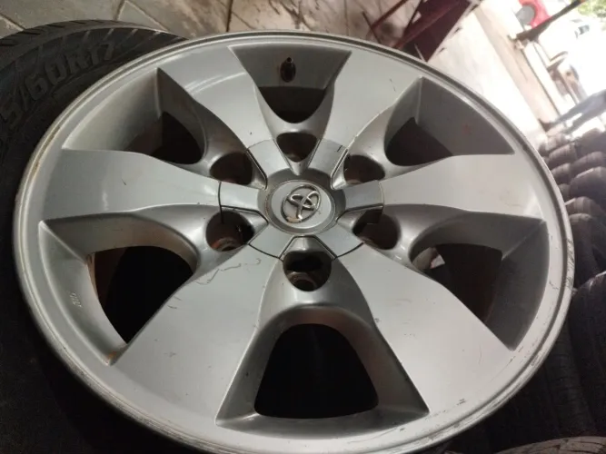 Rodas da Toyota Hilux aro 16