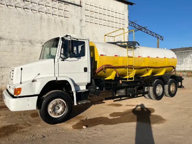 Caminhão Mercedes 1620 - Pipa 12000 L