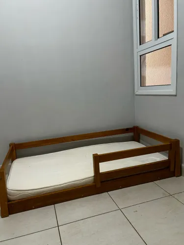 Cama infantil com colchão 