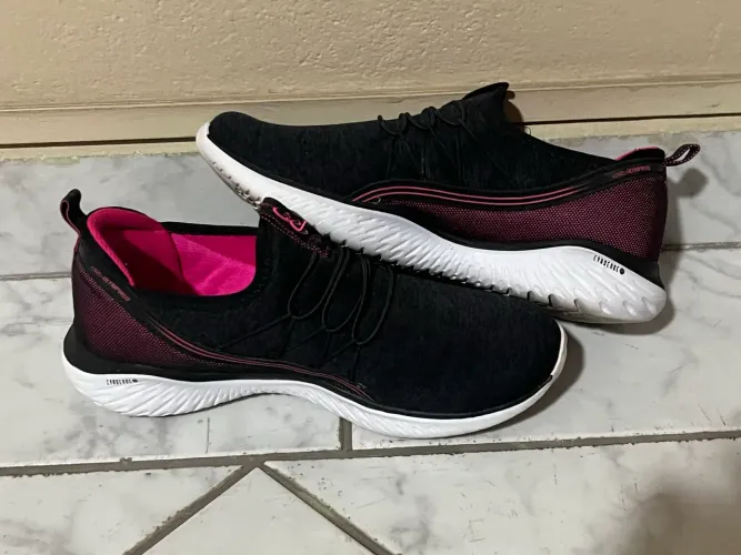 Tenis Olympikus Lover 34/35 em bom estado Preto e rosa