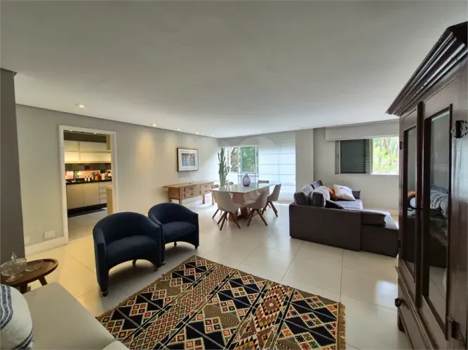 Apartamento à venda reformado e semi-mobiliado 2 dorms, suíte e 2 vagas no Condomínio Moru