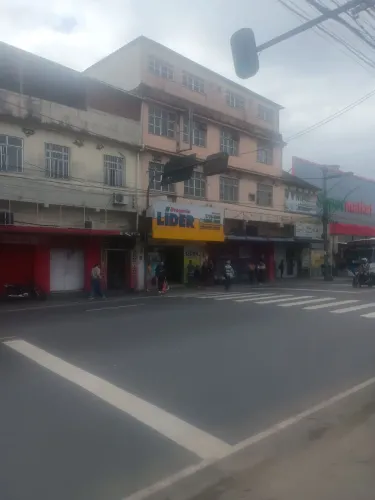 PRÉDIO COM 3 LOJAS 2 AP SALÃO E CASA.