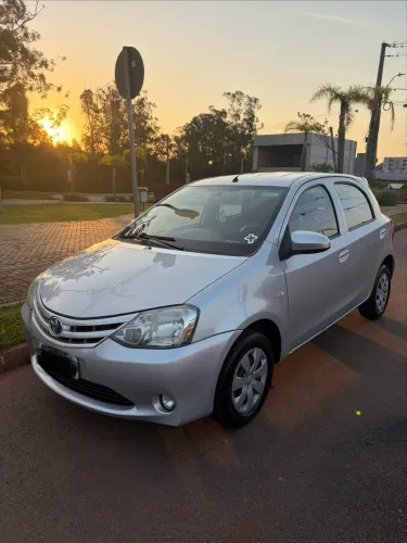 Toyota Etios X 1.3 Flex 16V 5P Mec. 2015